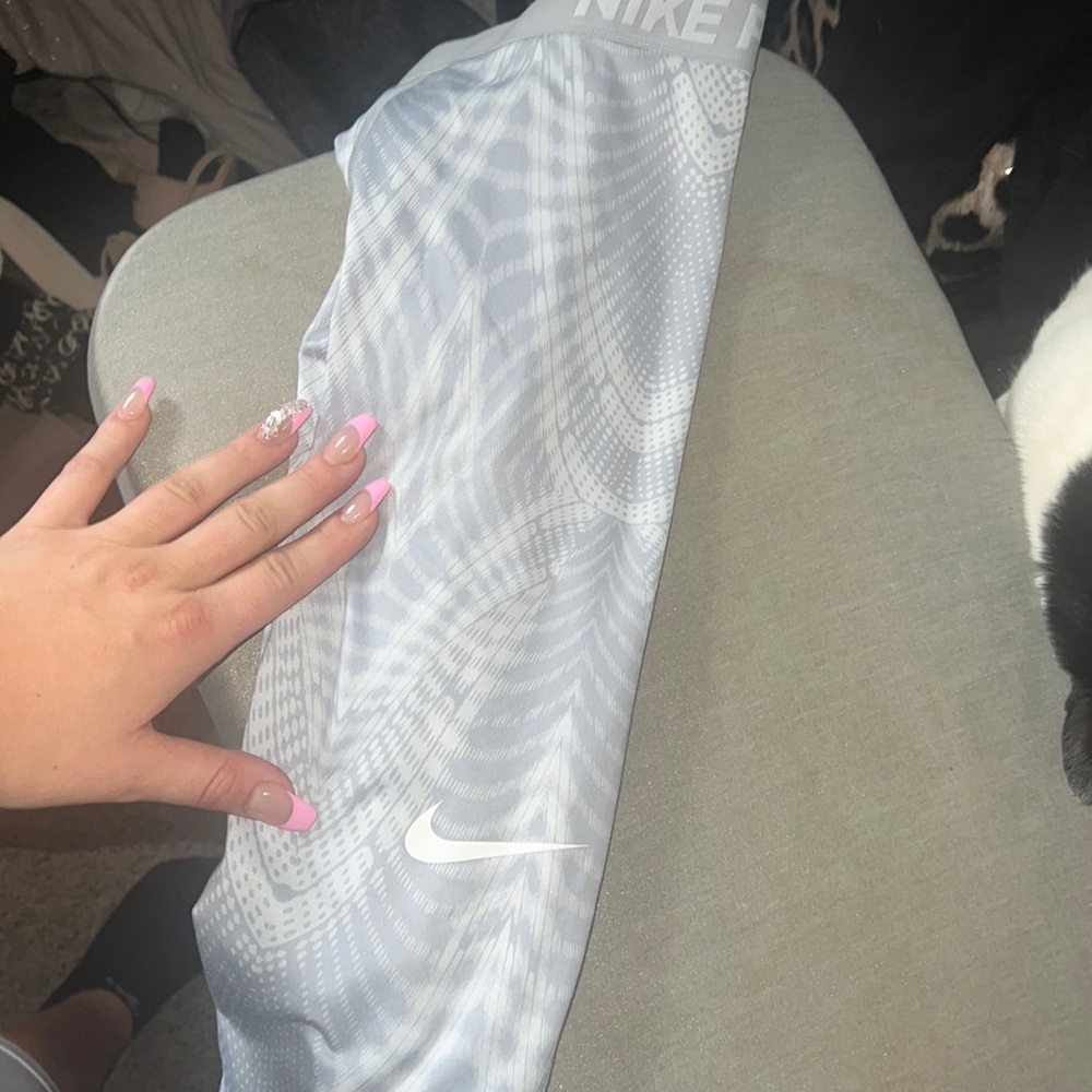 Nike leggings full length. Great stretchy leggings worn only once.